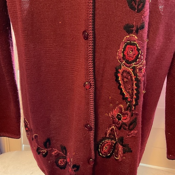 Chic Maroon Women's Cardigan with Embroidery - Picture 3 of 8
